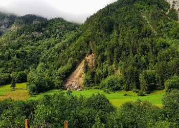 Allahu Akbar, Satu Rumah Selamat Dari Bencana Longsor