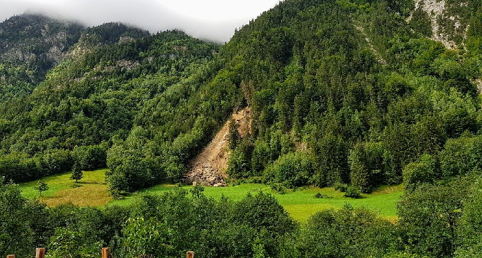 Allahu Akbar, Satu Rumah Selamat Dari Bencana Longsor