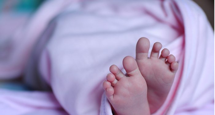 Cara agar Bayi tetap Hangat di Musim Hujan