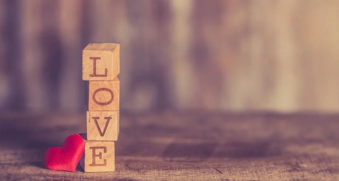 Cinta Membuatnya Mewah