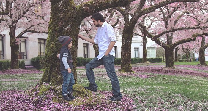 Membesarkan Anak Laki-laki yang Bisa Menghargai Perempuan