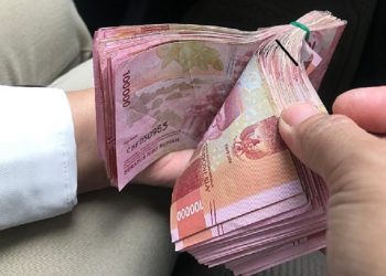 Akhir Tahun, Rupiah Kian Melemah Hingga Rp.12.700 per Dolar AS