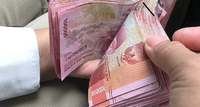 Akhir Tahun, Rupiah Kian Melemah Hingga Rp.12.700 per Dolar AS