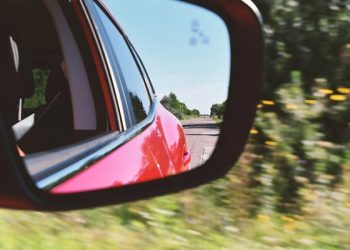 Berkaca pada Bayangan Sendiri