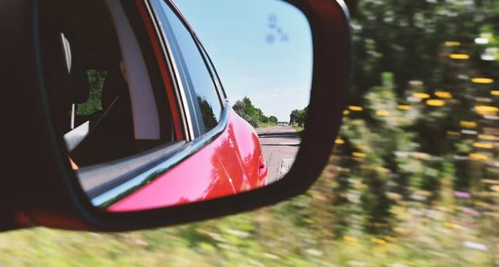 Berkaca pada Bayangan Sendiri