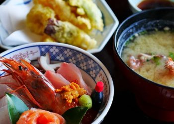 Tips Memilih Makanan Sehat saat Menstruasi