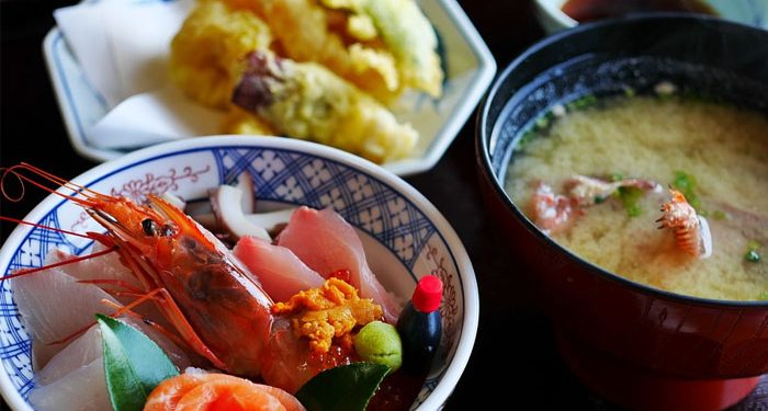 Tips Memilih Makanan Sehat saat Menstruasi