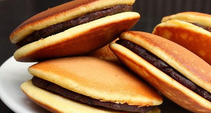 Kue Dorayaki untuk penggemar Doraemon