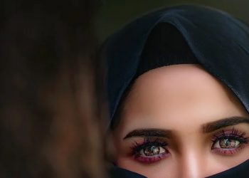 Buka Jilbab Karena Kerja