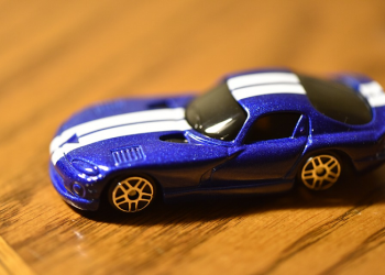 Memuat Garasi Portable Untuk Mobil-Mobilan