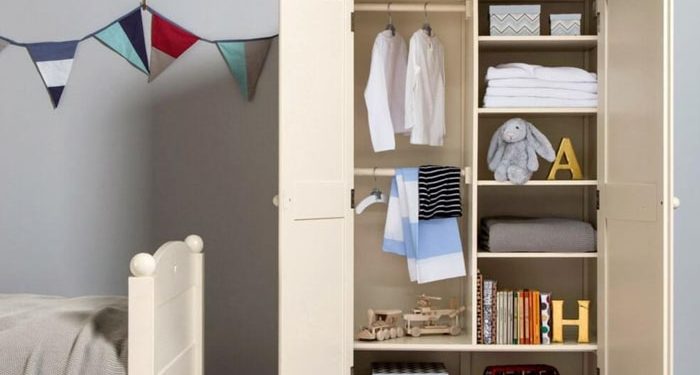 Menata Pakaian Si Kecil