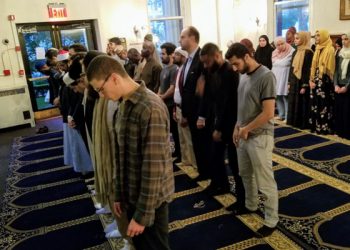 Memanjangkan Rakaat Pertama Dan Memendekkan Rakaat Kedua