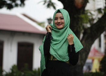 Hukum Menggunakan Hijab Bagi Muslimah
