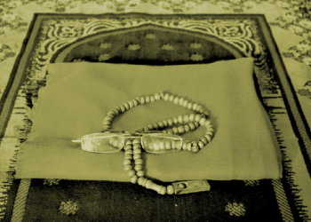 Mengarahkan Pandangan Ke Tempat Sujud