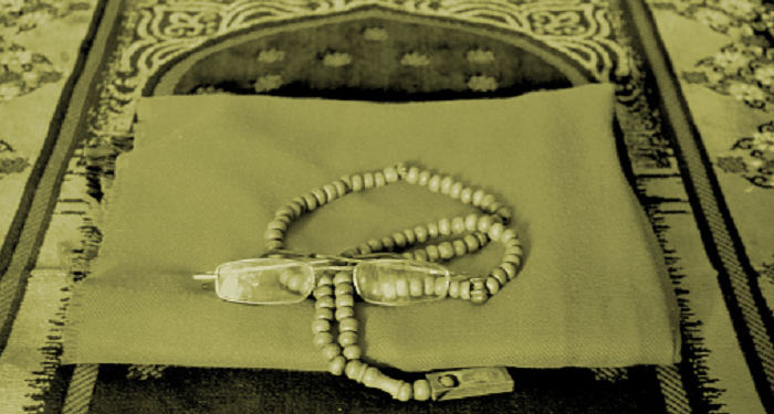 Mengarahkan Pandangan Ke Tempat Sujud