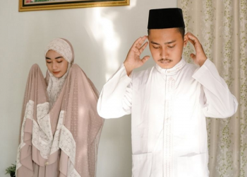 Mengangkat Kedua Tangan Saat Takbiratul Ihram, Akan Ruku’ Dan Bangun Dari Ruku’