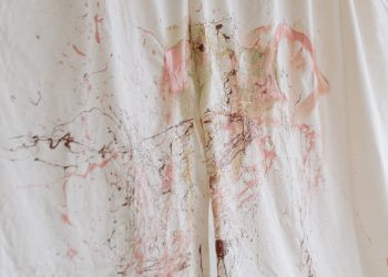 Tips menghilangkan noda pakaiaan