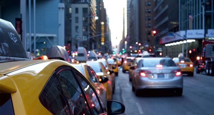 Hukum Menjamak Shalat karena Terjebak Macet