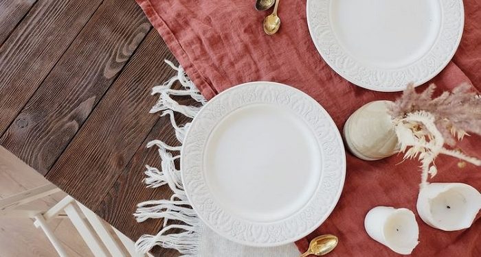 Menjilati Jari-Jemari dan Tempat Makan Selesai Makan