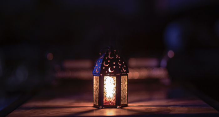 Tidur Di Atas Bahu Sebelah Kanan