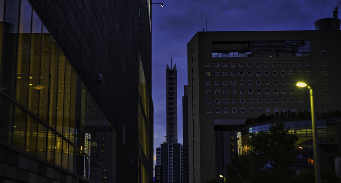 Menyuruh Para Sahabat Agar Bersungguh-sungguh Mencari Lailatul Qadr