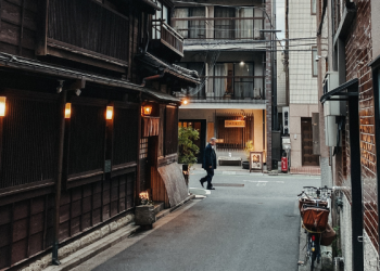 Melindungi Diri Atau Menjauh Jika Buang Hajat