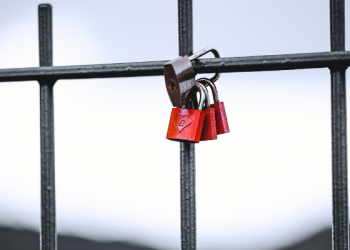 Melindungi Diri Atau Menjauh Jika Buang Hajat