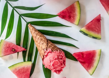 Segarnya Es Krim Satay di Siang yang Panas