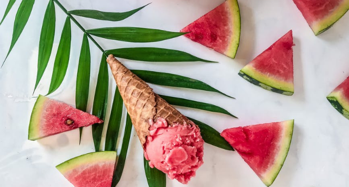 Segarnya Es Krim Satay di Siang yang Panas