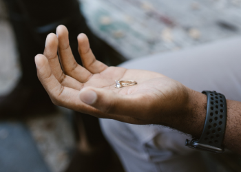 Suami Poligami, Istri Tidak Boleh Meminta Untuk Menceraikan Madunya