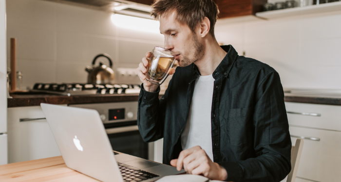 Tidak Memberatkan Beban Suami dengan Tuntutan di Luar Kemampuan