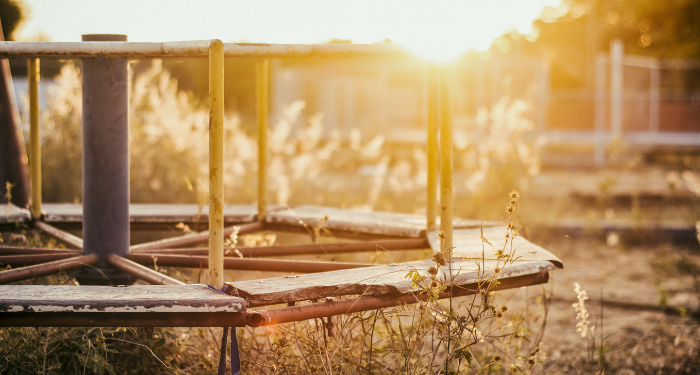 Tidak Memberatkan Beban Suami dengan Tuntutan di Luar Kemampuan