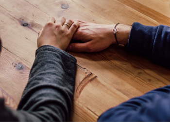 Tidak Memberatkan Beban Suami dengan Tuntutan di Luar Kemampuan