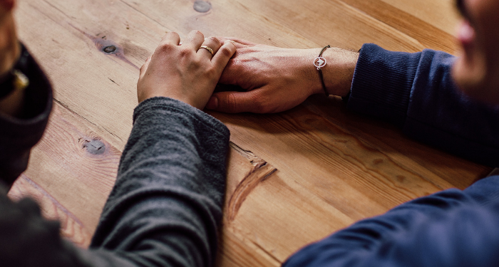 Tidak Memberatkan Beban Suami dengan Tuntutan di Luar Kemampuan