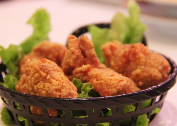 Penasaran dengan Ayam Goreng Bungkus Daun Pandan? Coba Yuk Resepnya