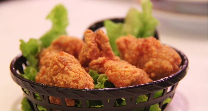 Penasaran dengan Ayam Goreng Bungkus Daun Pandan? Coba Yuk Resepnya