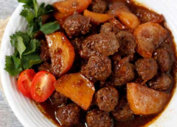 Tidak Menghadap ke Arah Pintu Apabila Bertamu