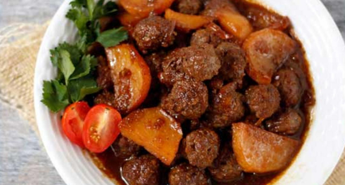 Tidak Menghadap ke Arah Pintu Apabila Bertamu