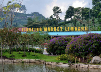 Tidak Menghadap ke Arah Pintu Apabila Bertamu