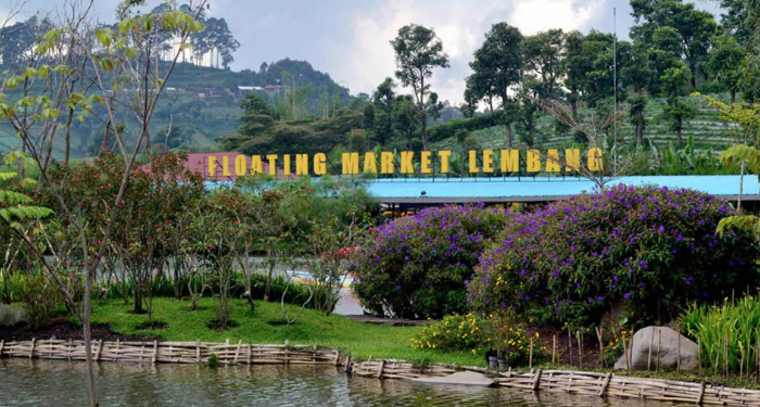 Tidak Menghadap ke Arah Pintu Apabila Bertamu