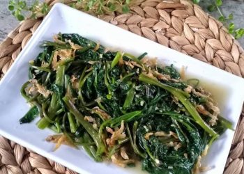 Kombinasi Kangkung dan Teri Asin yang Menggiurkan