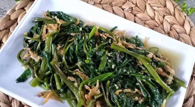Kombinasi Kangkung dan Teri Asin yang Menggiurkan