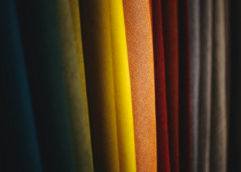 Kain Sutera dan Laki-Laki