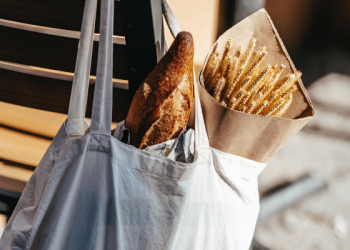 Kebahagiaan Berkibar di atas Rumah Paling Agung