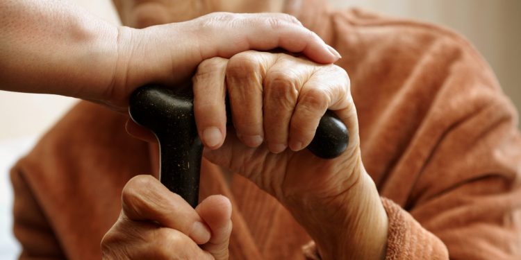 Lakukan 5 Hal Ini Sebagai Tanda Bakti pada Orang Tua