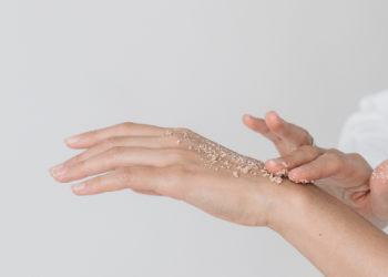 Bolu Gulung Cokelat Moka, Penawar Sedih dan Duka