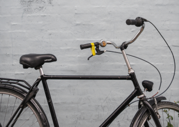 Kebahagiaan Berkibar di atas Rumah Paling Agung