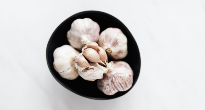 Masker Bawang Putih Bantu Usir Komedo di Wajahmu