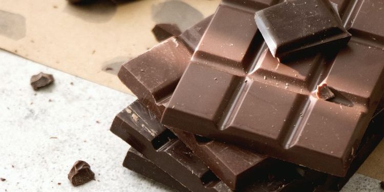 Makan Cokelat Ternyata Bisa Membuat Tidur Lebih Nyenyak
