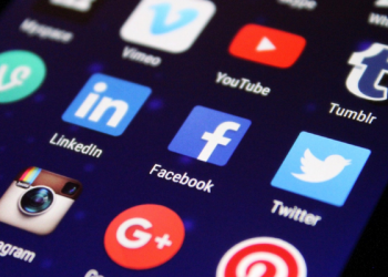 Perlukah Ortu Membuat Akun Medsos untuk Anak?